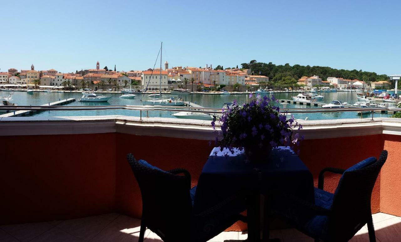 Vila "Mare" Banjol Εξωτερικό φωτογραφία